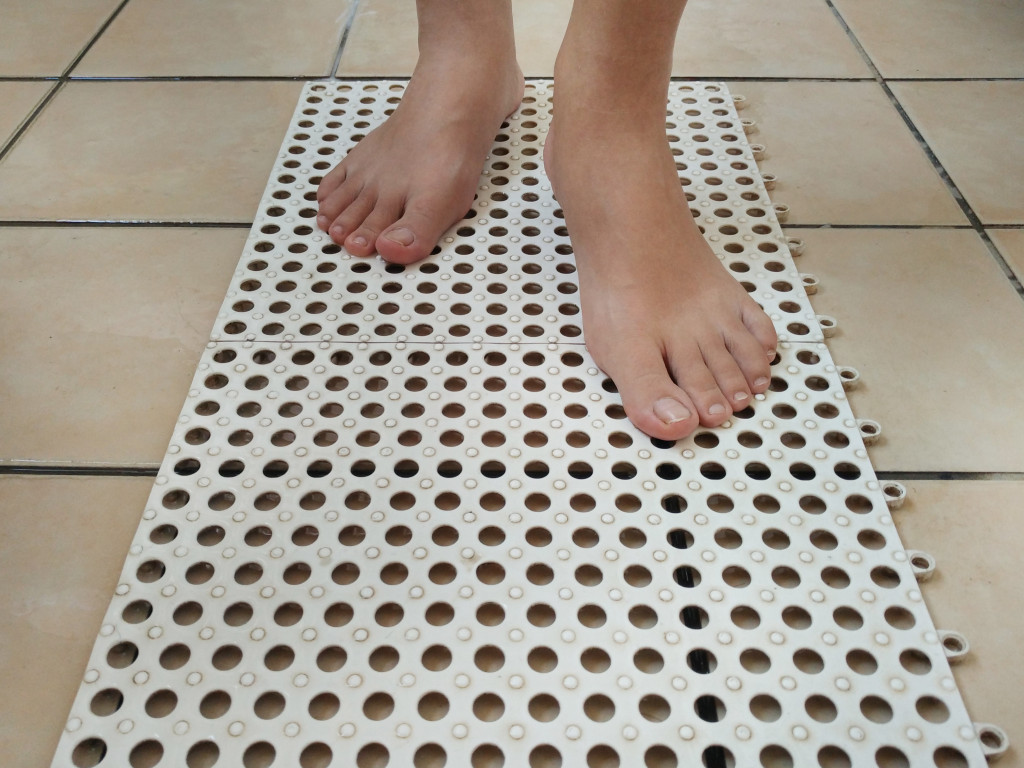 non-slippery mat