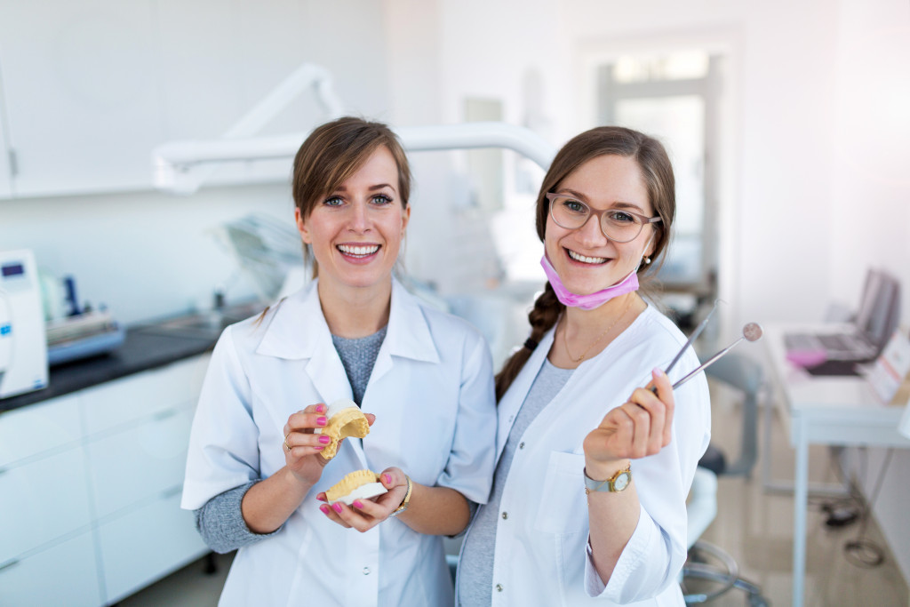 2 woman dentists